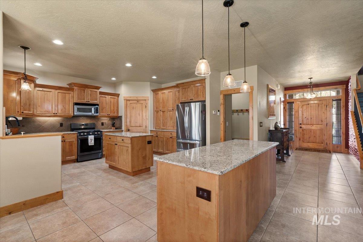 857 E Yucca Canyon St, Meridian, Idaho 83646, 4 Bedrooms, 3 Bathrooms, Residential For Sale, Price $799,000, 98925407