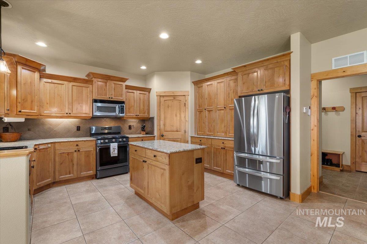 857 E Yucca Canyon St, Meridian, Idaho 83646, 4 Bedrooms, 3 Bathrooms, Residential For Sale, Price $799,000, 98925407
