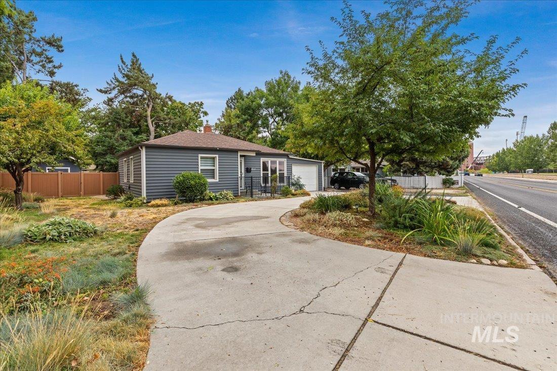 611 E Reserve St, Boise, Idaho 83712, 3 Bedrooms, 2 Bathrooms, Residential For Sale, Price $599,900, 98925411