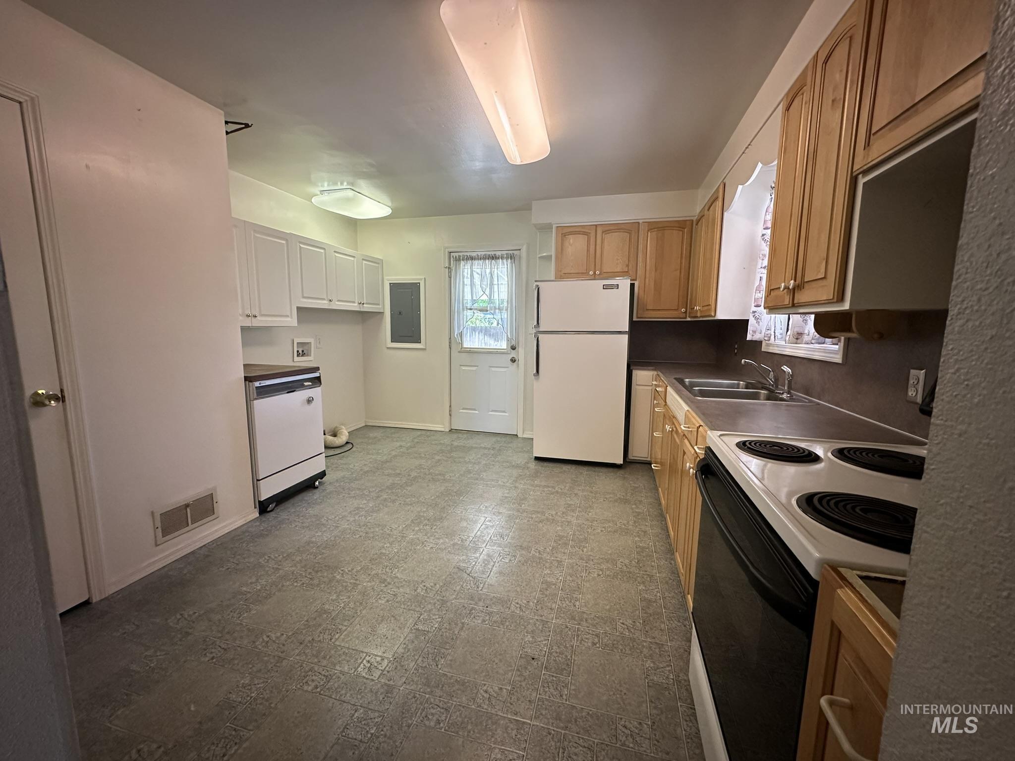 130 BAKER DR, Mountain Home, Idaho 83647, 3 Bedrooms, 1 Bathroom, Residential For Sale, Price $270,000, 98925412