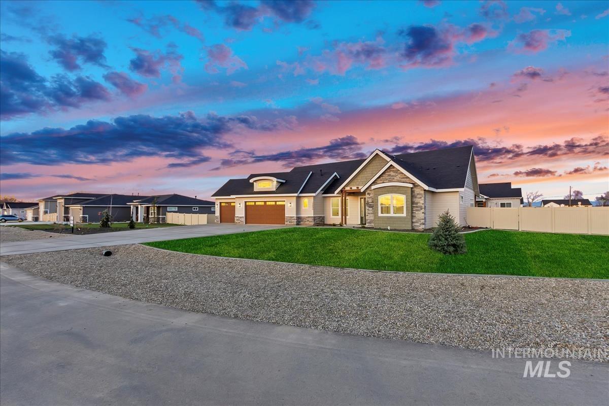 24806 Thunder Cloud St, Middleton, Idaho 83644, 4 Bedrooms, 3 Bathrooms, Residential For Sale, Price $814,777, 98925416