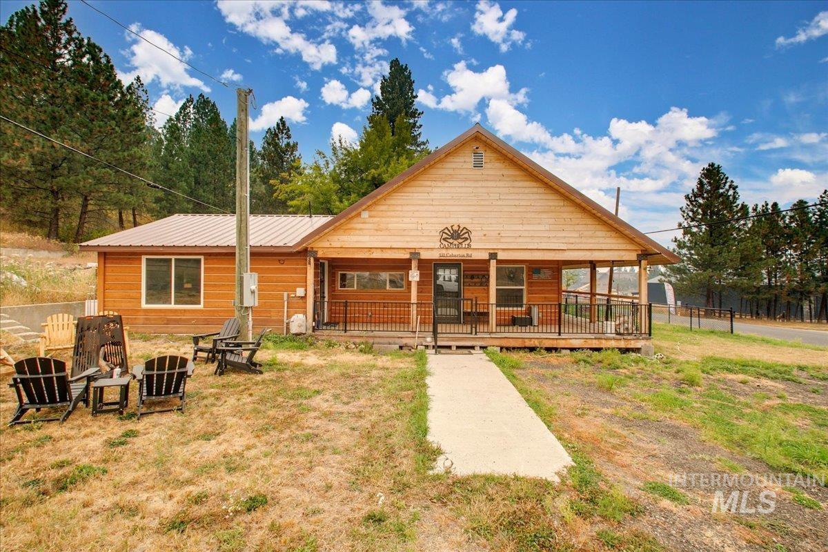 131 Cabarton, Cascade, Idaho 83611, 3 Bedrooms, 2 Bathrooms, Residential For Sale, Price $499,000, 98925417