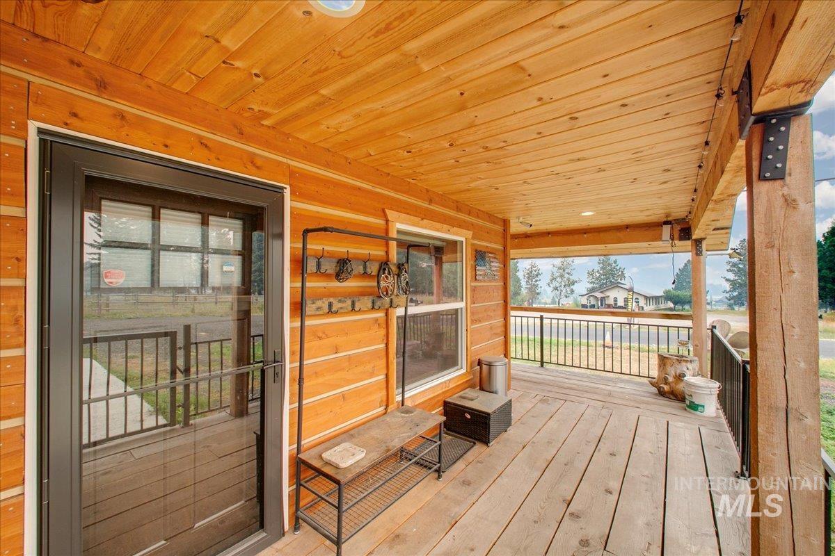 131 Cabarton, Cascade, Idaho 83611, 3 Bedrooms, 2 Bathrooms, Residential For Sale, Price $499,000, 98925417