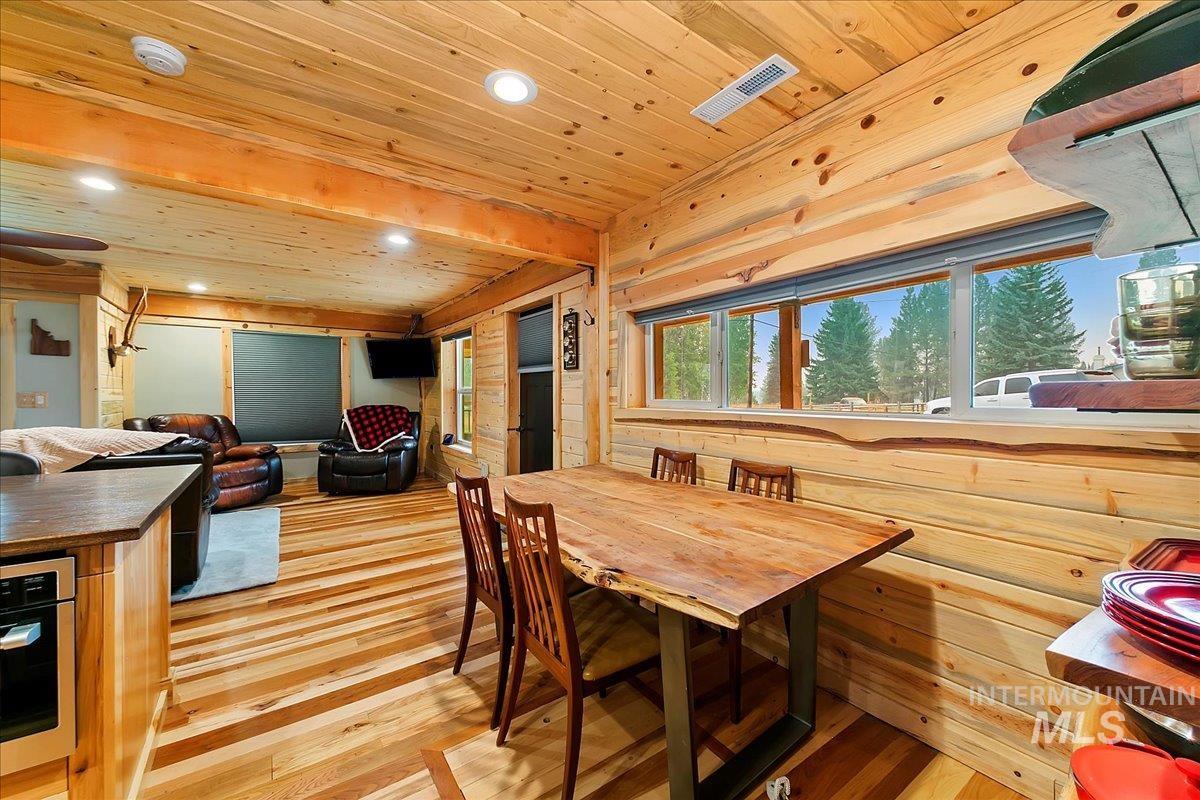 131 Cabarton, Cascade, Idaho 83611, 3 Bedrooms, 2 Bathrooms, Residential For Sale, Price $499,000, 98925417