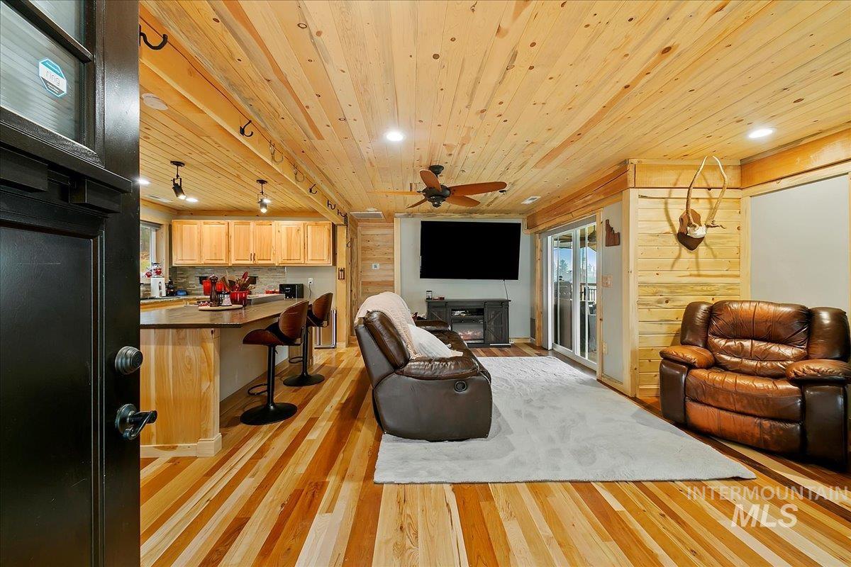 131 Cabarton, Cascade, Idaho 83611, 3 Bedrooms, 2 Bathrooms, Residential For Sale, Price $499,000, 98925417