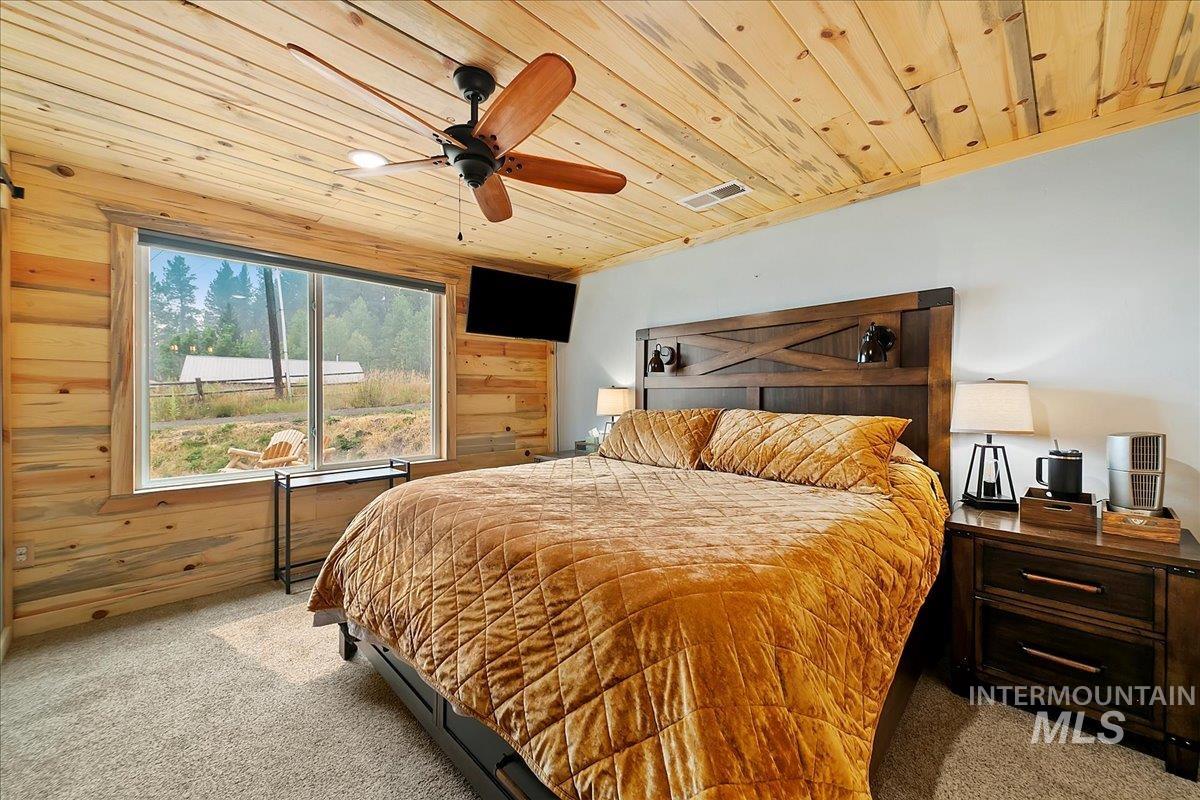131 Cabarton, Cascade, Idaho 83611, 3 Bedrooms, 2 Bathrooms, Residential For Sale, Price $499,000, 98925417