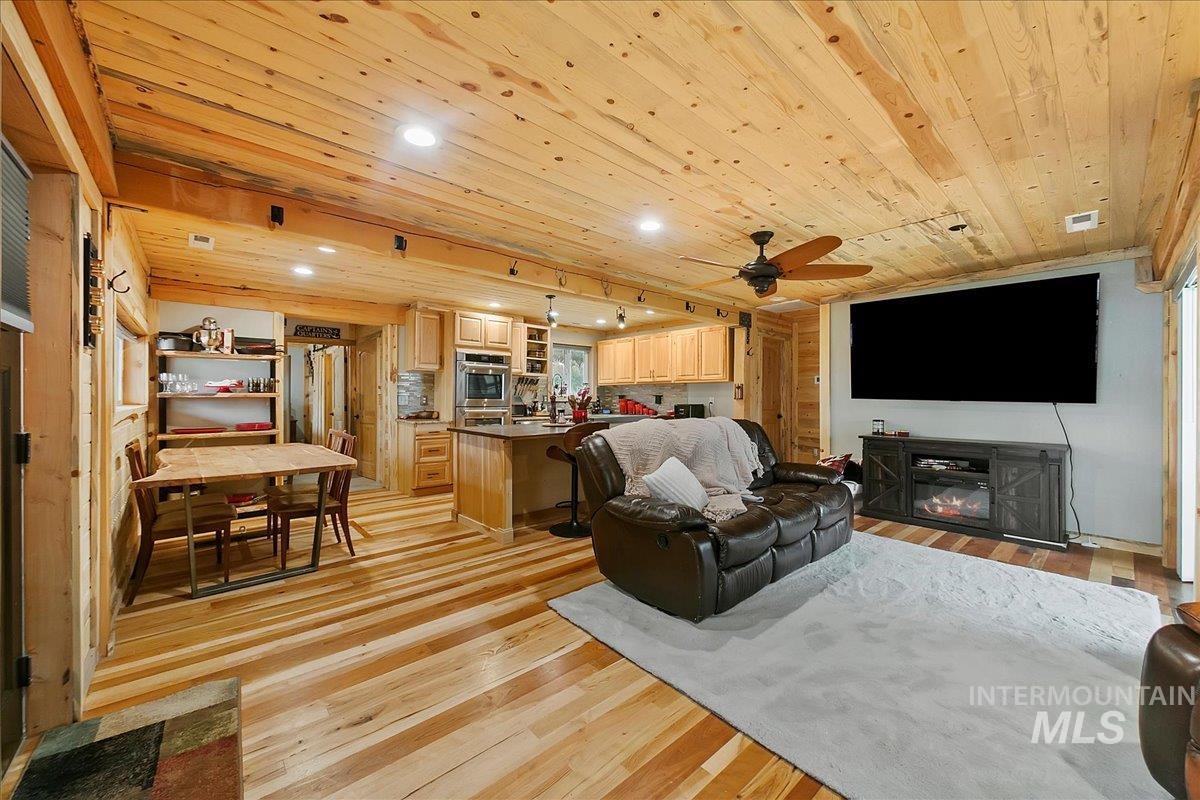 131 Cabarton, Cascade, Idaho 83611, 3 Bedrooms, 2 Bathrooms, Residential For Sale, Price $499,000, 98925417