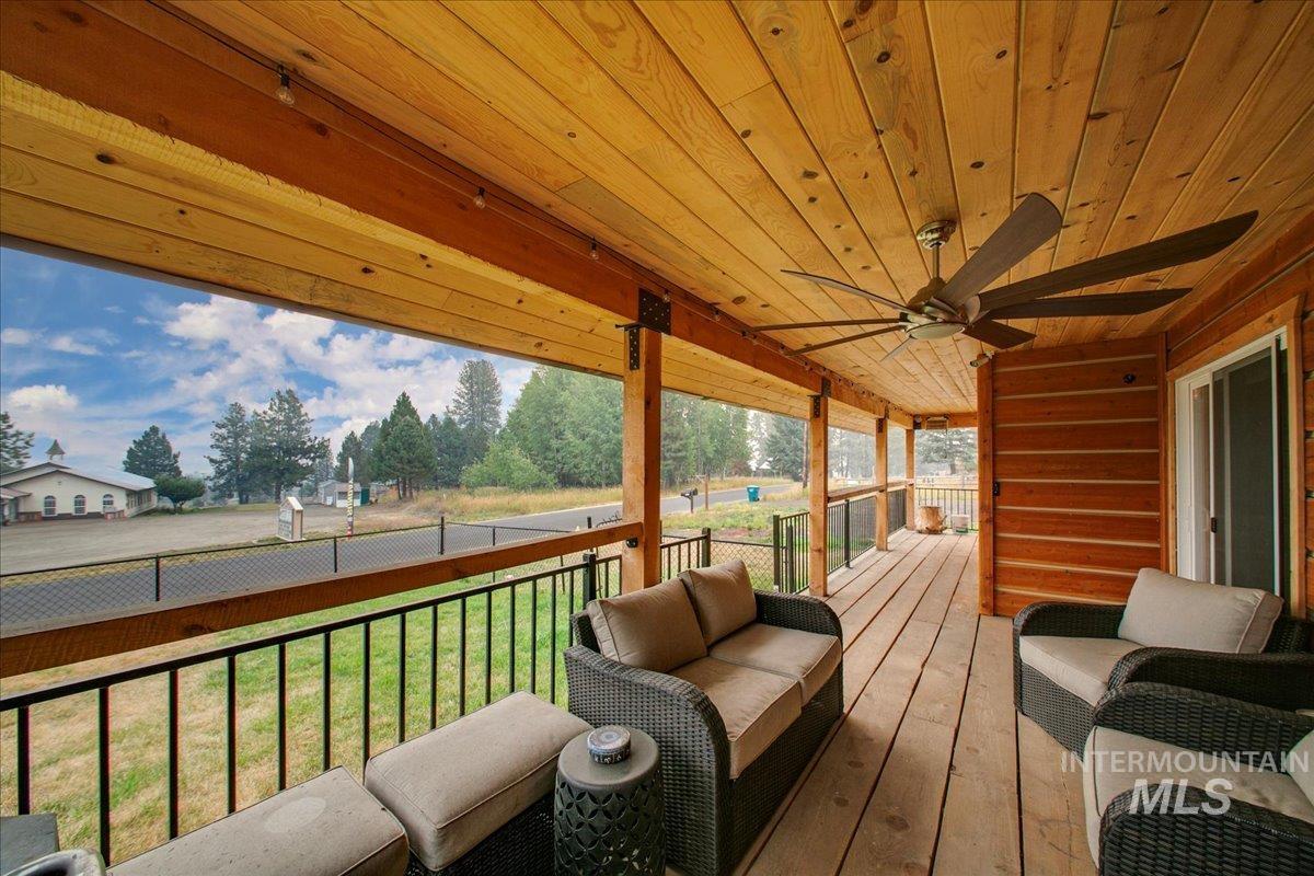 131 Cabarton, Cascade, Idaho 83611, 3 Bedrooms, 2 Bathrooms, Residential For Sale, Price $499,000, 98925417