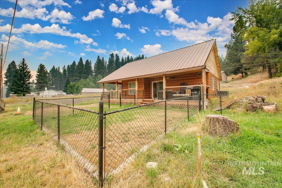 131 Cabarton, Cascade, Idaho 83611, 3 Bedrooms, 2 Bathrooms, Residential For Sale, Price $499,000, 98925417