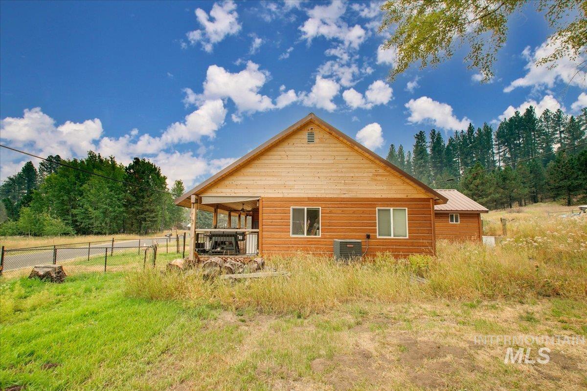 131 Cabarton, Cascade, Idaho 83611, 3 Bedrooms, 2 Bathrooms, Residential For Sale, Price $499,000, 98925417