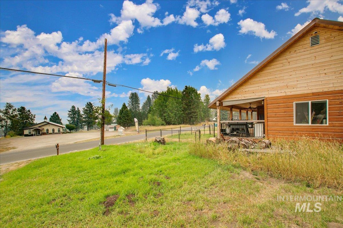 131 Cabarton, Cascade, Idaho 83611, 3 Bedrooms, 2 Bathrooms, Residential For Sale, Price $499,000, 98925417