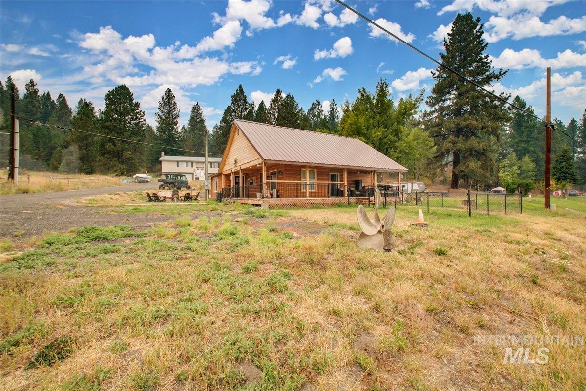 131 Cabarton, Cascade, Idaho 83611, 3 Bedrooms, 2 Bathrooms, Residential For Sale, Price $499,000, 98925417