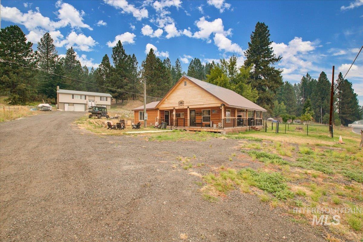 131 Cabarton, Cascade, Idaho 83611, 3 Bedrooms, 2 Bathrooms, Residential For Sale, Price $499,000,MLS 98925417