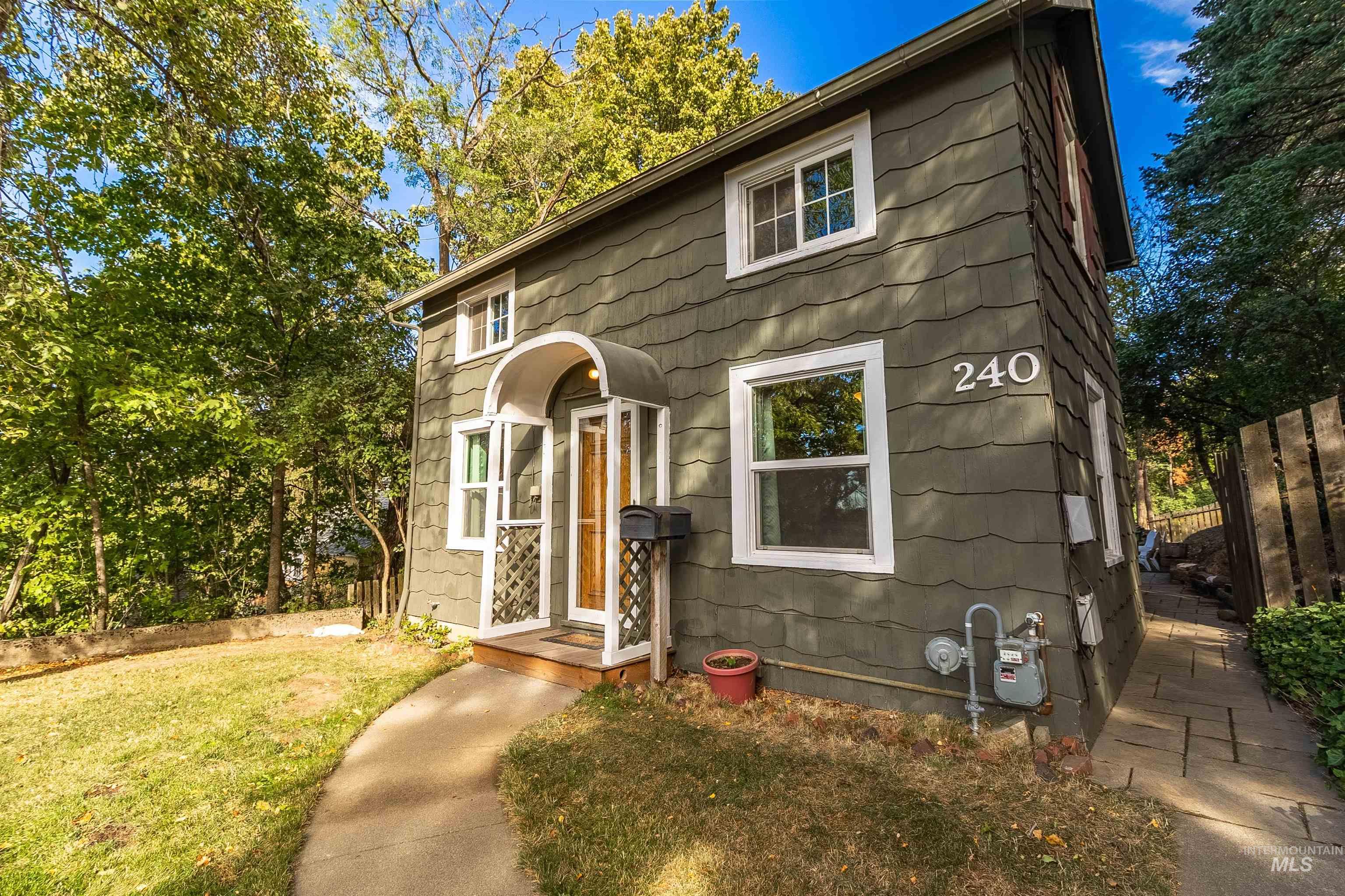 240 N Jefferson, Moscow, Idaho 83843, 2 Bedrooms, 1 Bathroom, Residential For Sale, Price $320,000, 98925418