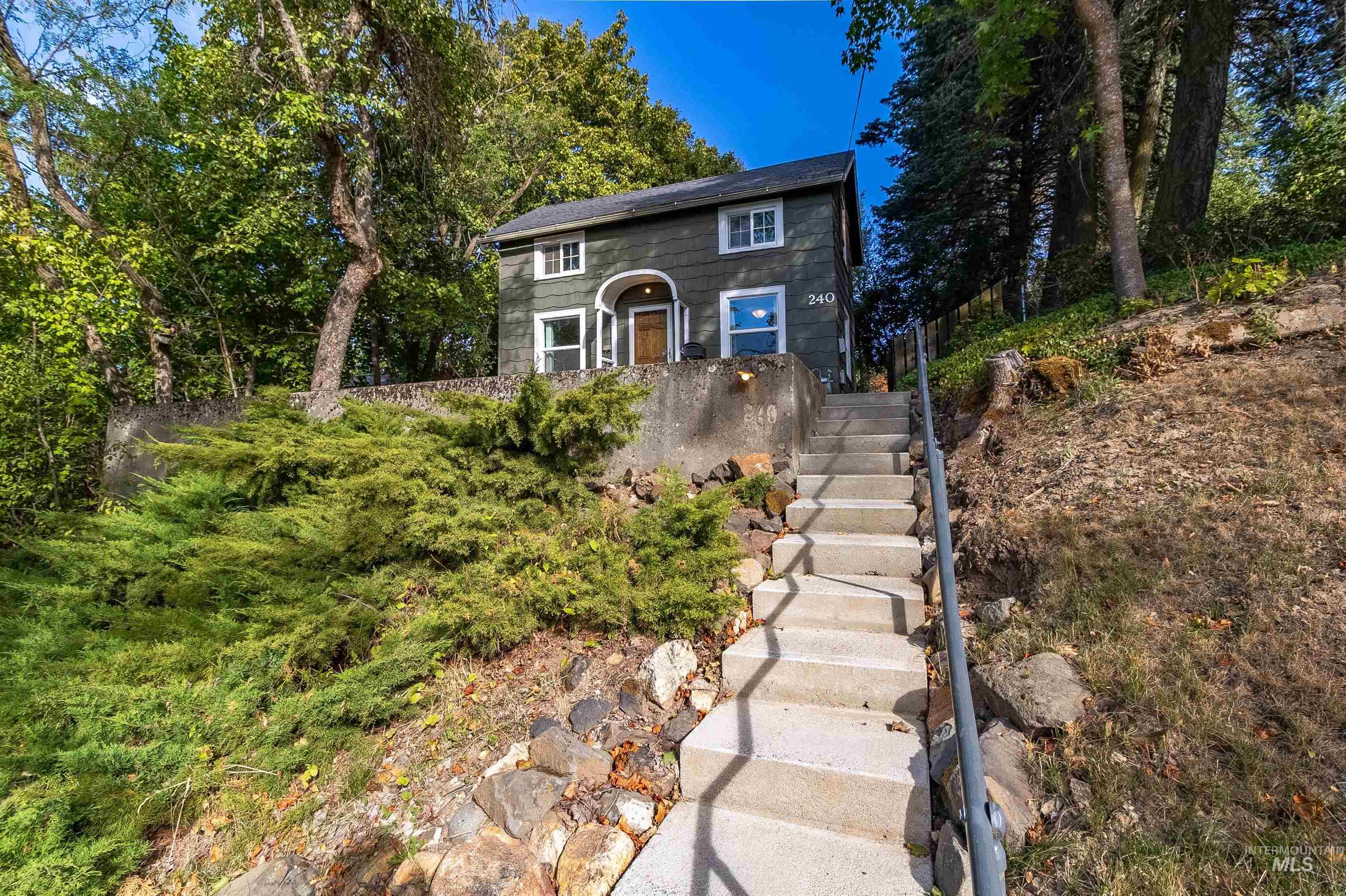 240 N Jefferson, Moscow, Idaho 83843, 2 Bedrooms, 1 Bathroom, Residential For Sale, Price $320,000, 98925418