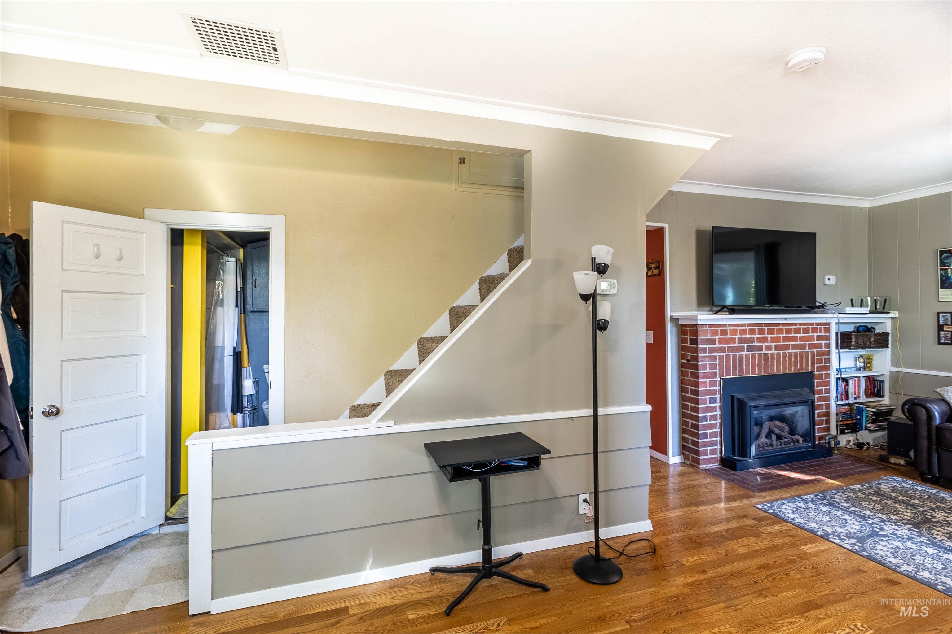 240 N Jefferson, Moscow, Idaho 83843, 2 Bedrooms, 1 Bathroom, Residential For Sale, Price $320,000, 98925418