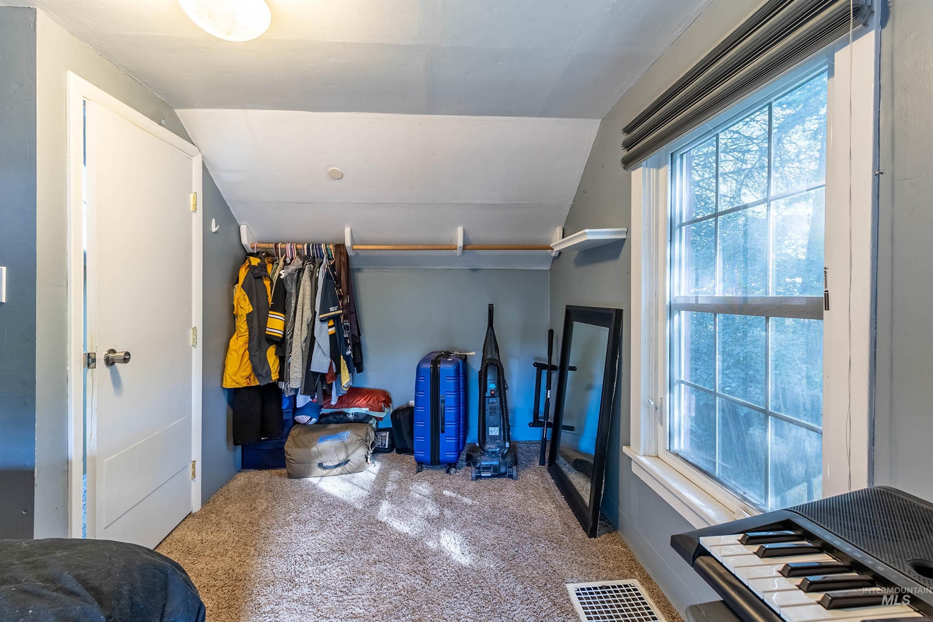 240 N Jefferson, Moscow, Idaho 83843, 2 Bedrooms, 1 Bathroom, Residential For Sale, Price $320,000, 98925418