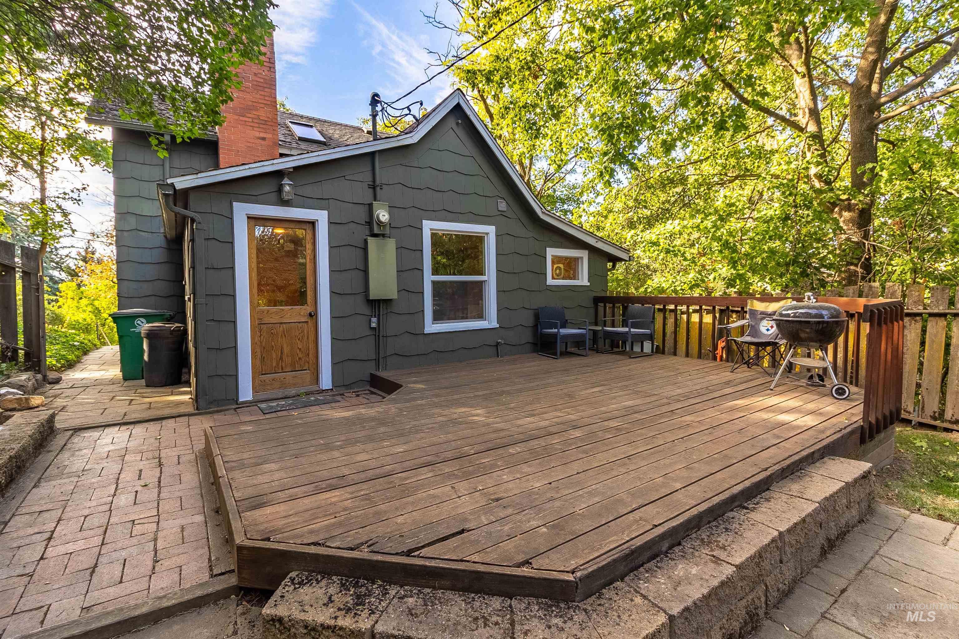 240 N Jefferson, Moscow, Idaho 83843, 2 Bedrooms, 1 Bathroom, Residential For Sale, Price $320,000, 98925418