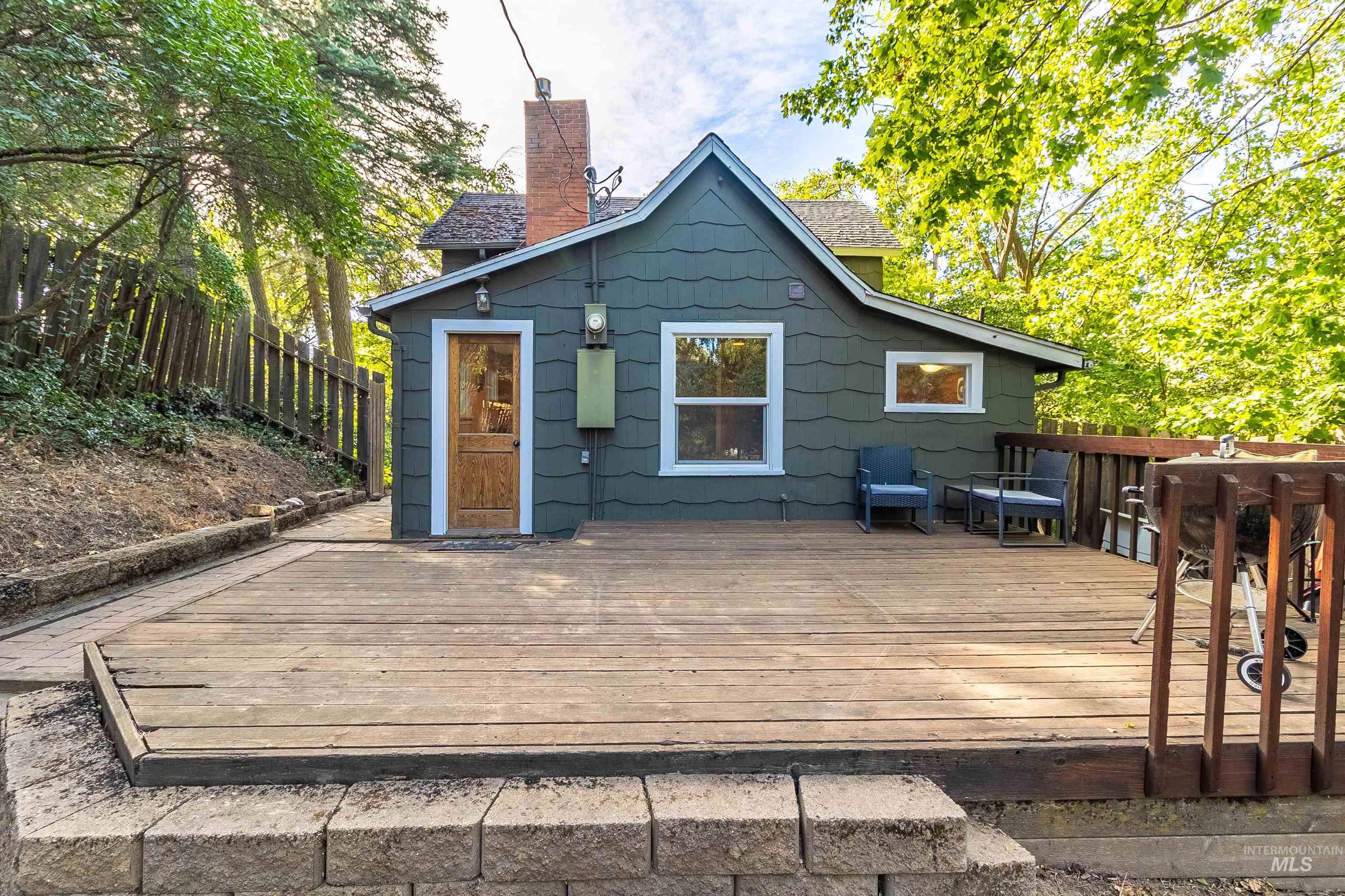 240 N Jefferson, Moscow, Idaho 83843, 2 Bedrooms, 1 Bathroom, Residential For Sale, Price $320,000, 98925418