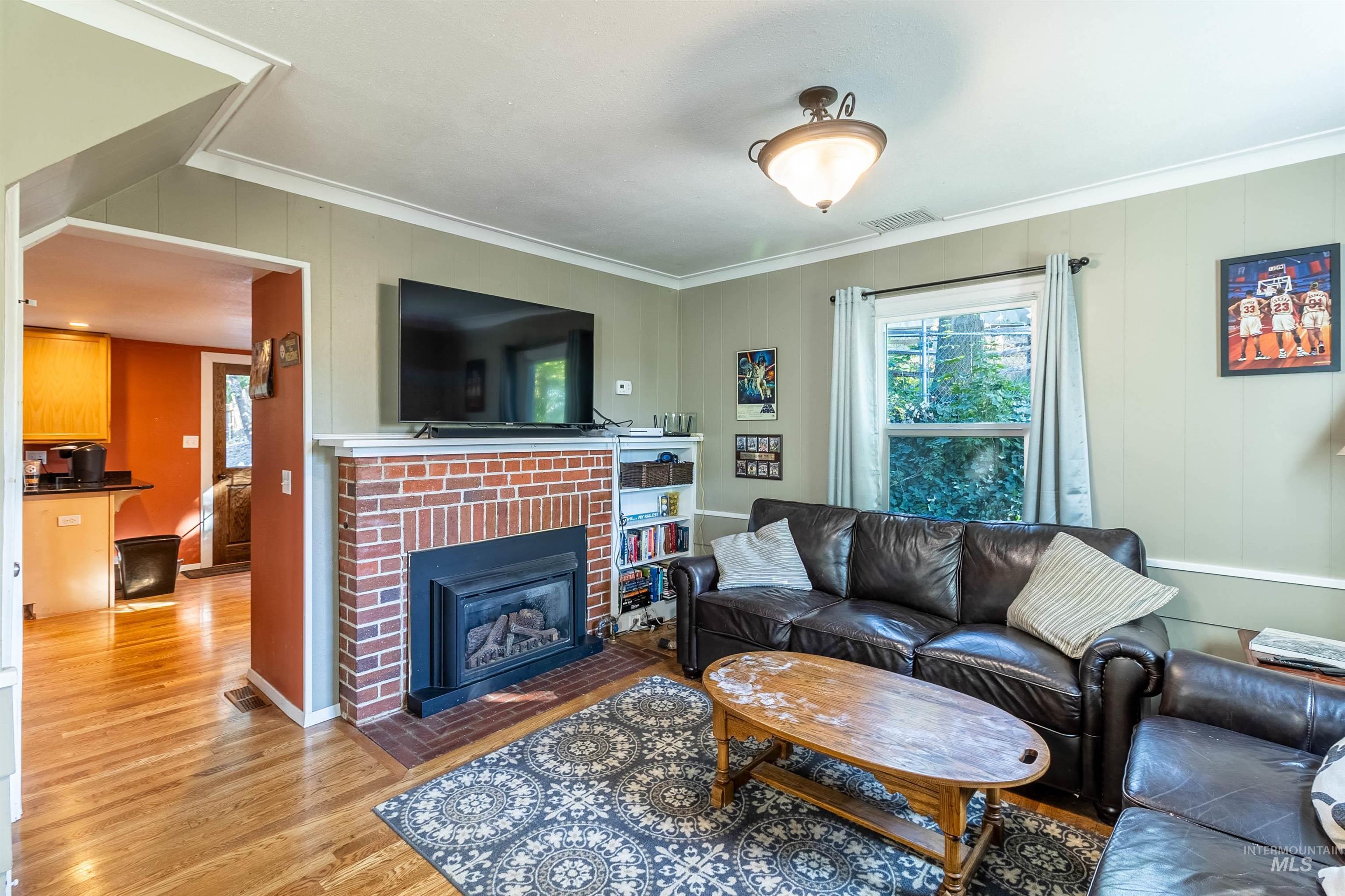 240 N Jefferson, Moscow, Idaho 83843, 2 Bedrooms, 1 Bathroom, Residential For Sale, Price $320,000, 98925418