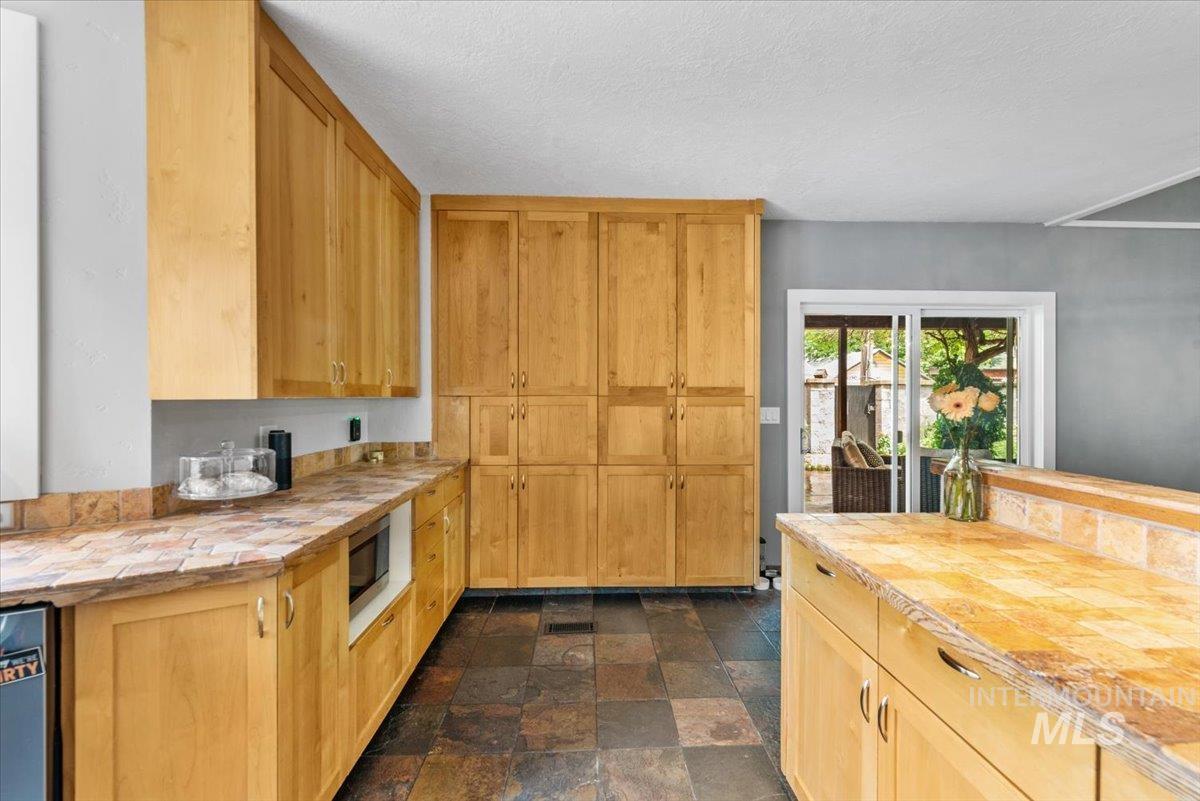 1718 N 12th St, Boise, Idaho 83702, 5 Bedrooms, 5.5 Bathrooms, Residential For Sale, Price $1,650,000, 98925422
