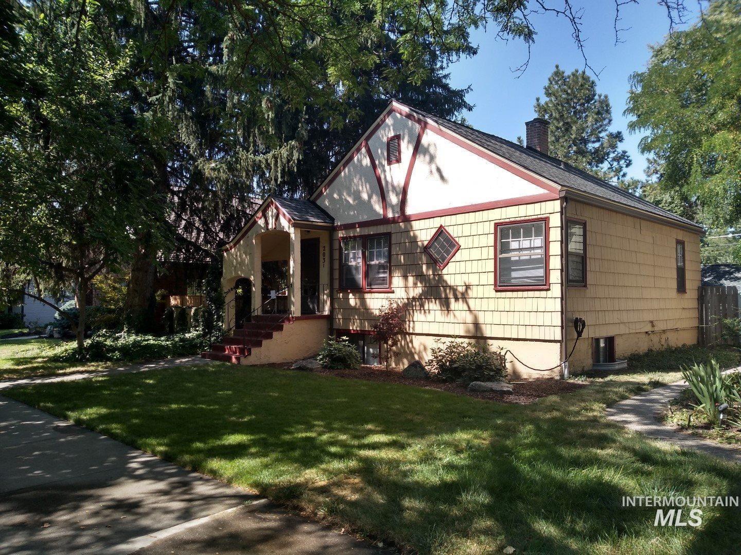 2031 Harrison Blvd, Boise, Idaho 83702, 3 Bedrooms, 2 Bathrooms, Residential For Sale, Price $789,000, 98925424