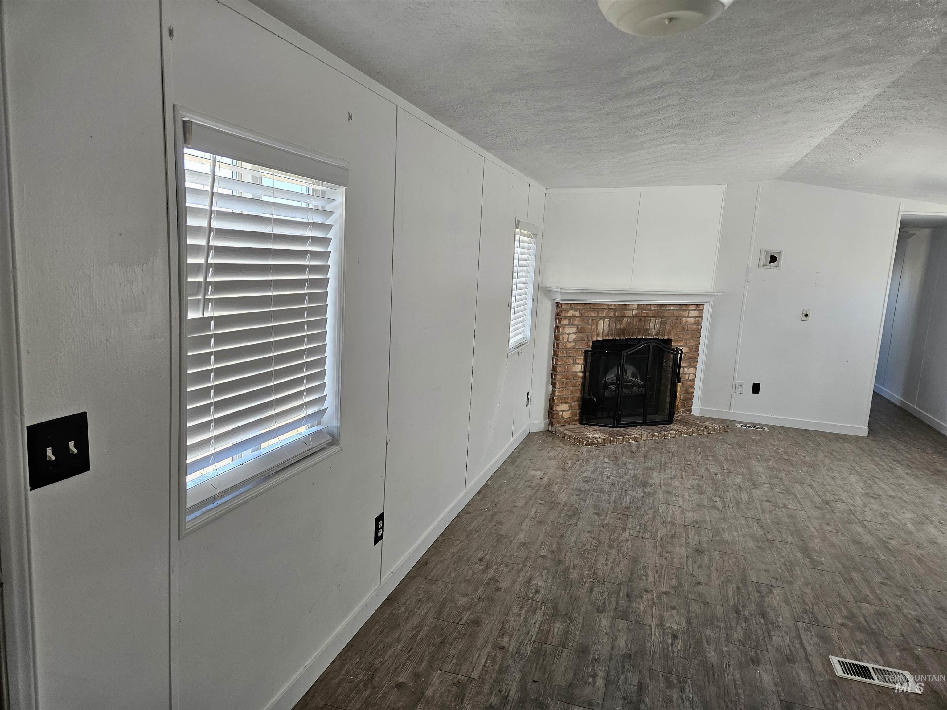 3059 Garden Pl, American Falls, Idaho 83211-5422, 3 Bedrooms, 2 Bathrooms, Residential For Sale, Price $238,888, 98925433