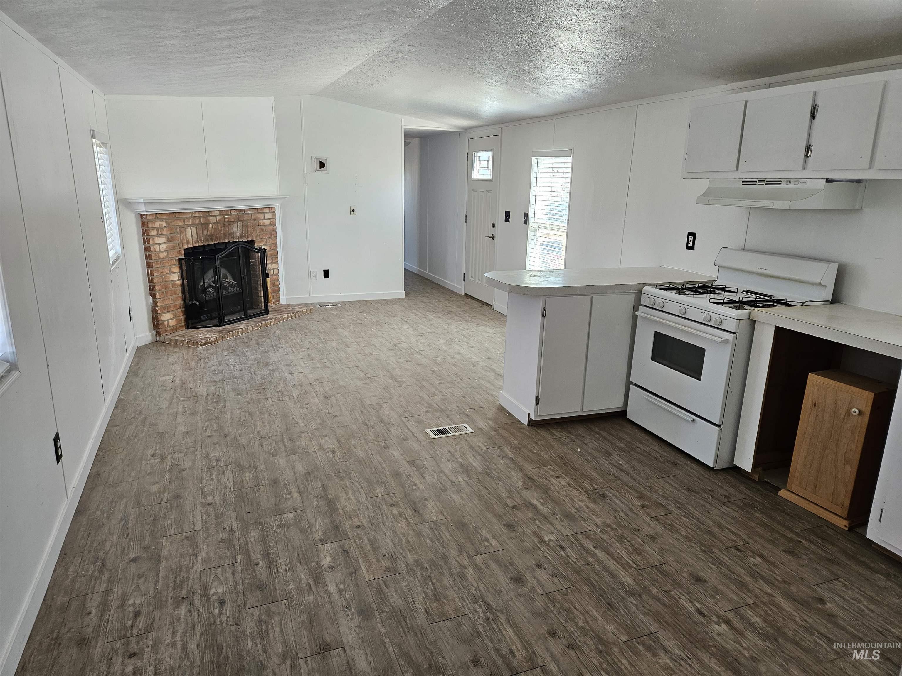 3059 Garden Pl, American Falls, Idaho 83211-5422, 3 Bedrooms, 2 Bathrooms, Residential For Sale, Price $238,888, 98925433