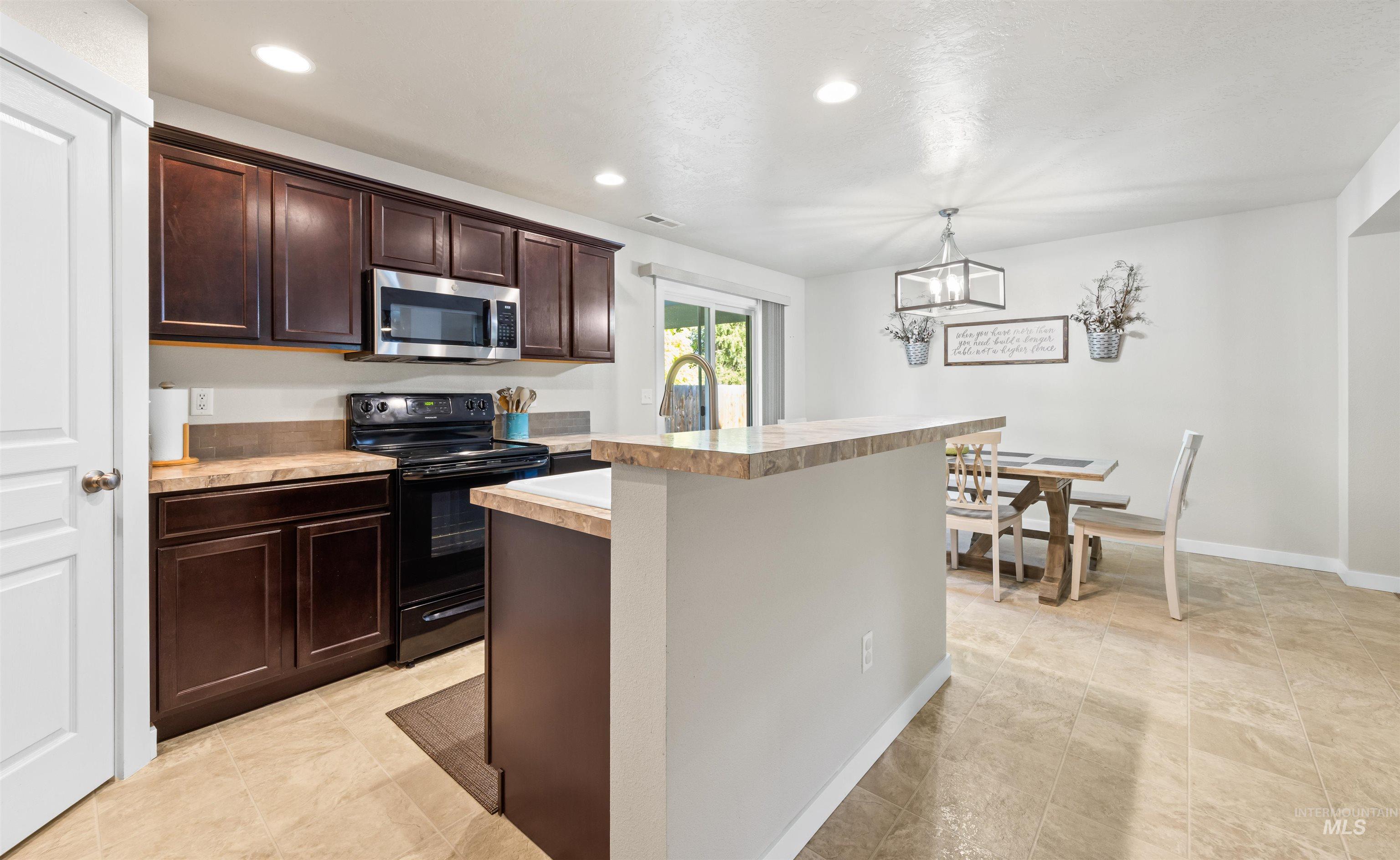 6877 S Cheshire Ave, Boise, Idaho 83709, 4 Bedrooms, 2.5 Bathrooms, Residential For Sale, Price $539,900, 98925434