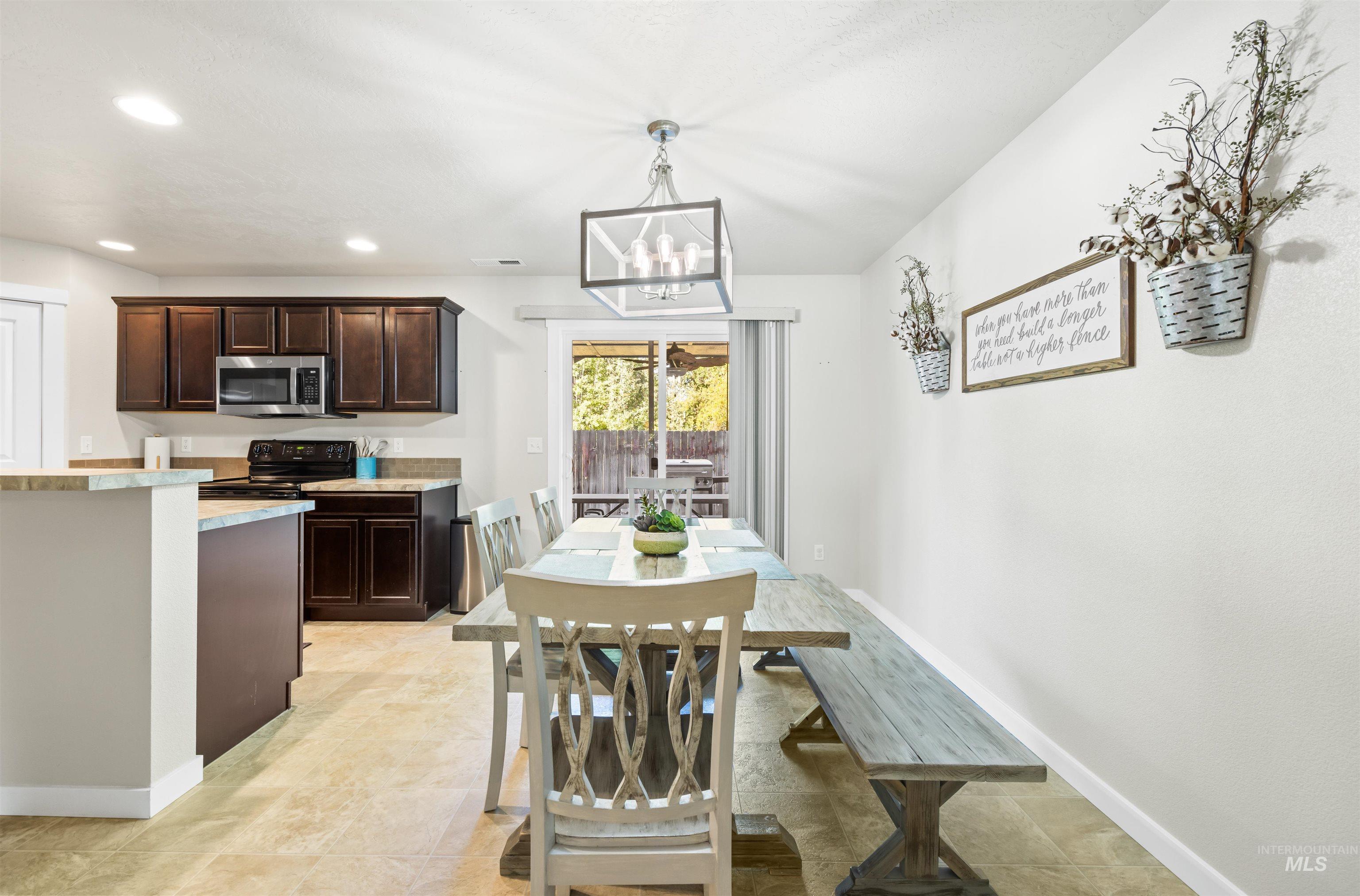 6877 S Cheshire Ave, Boise, Idaho 83709, 4 Bedrooms, 2.5 Bathrooms, Residential For Sale, Price $539,900, 98925434