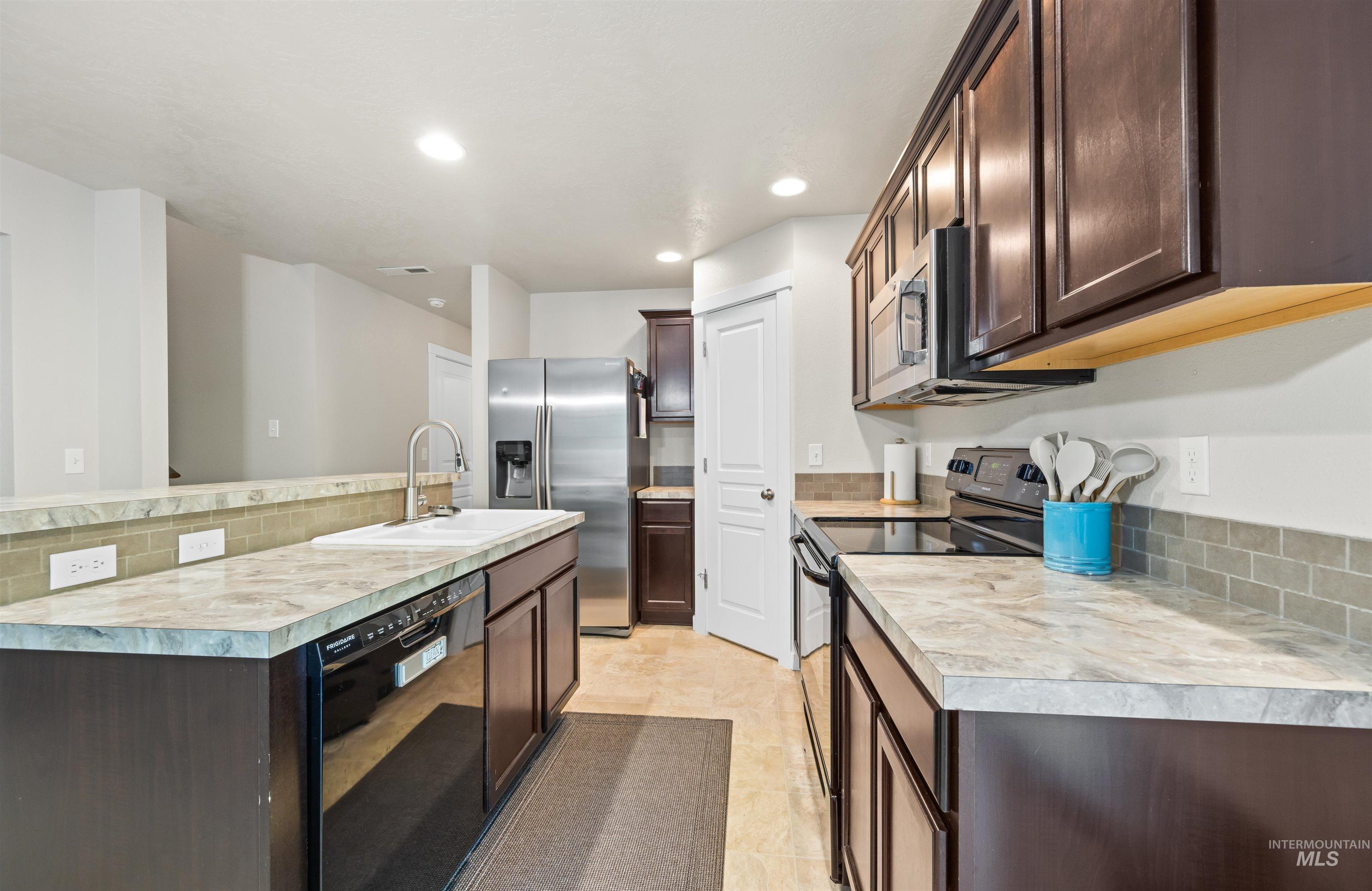 6877 S Cheshire Ave, Boise, Idaho 83709, 4 Bedrooms, 2.5 Bathrooms, Residential For Sale, Price $539,900, 98925434