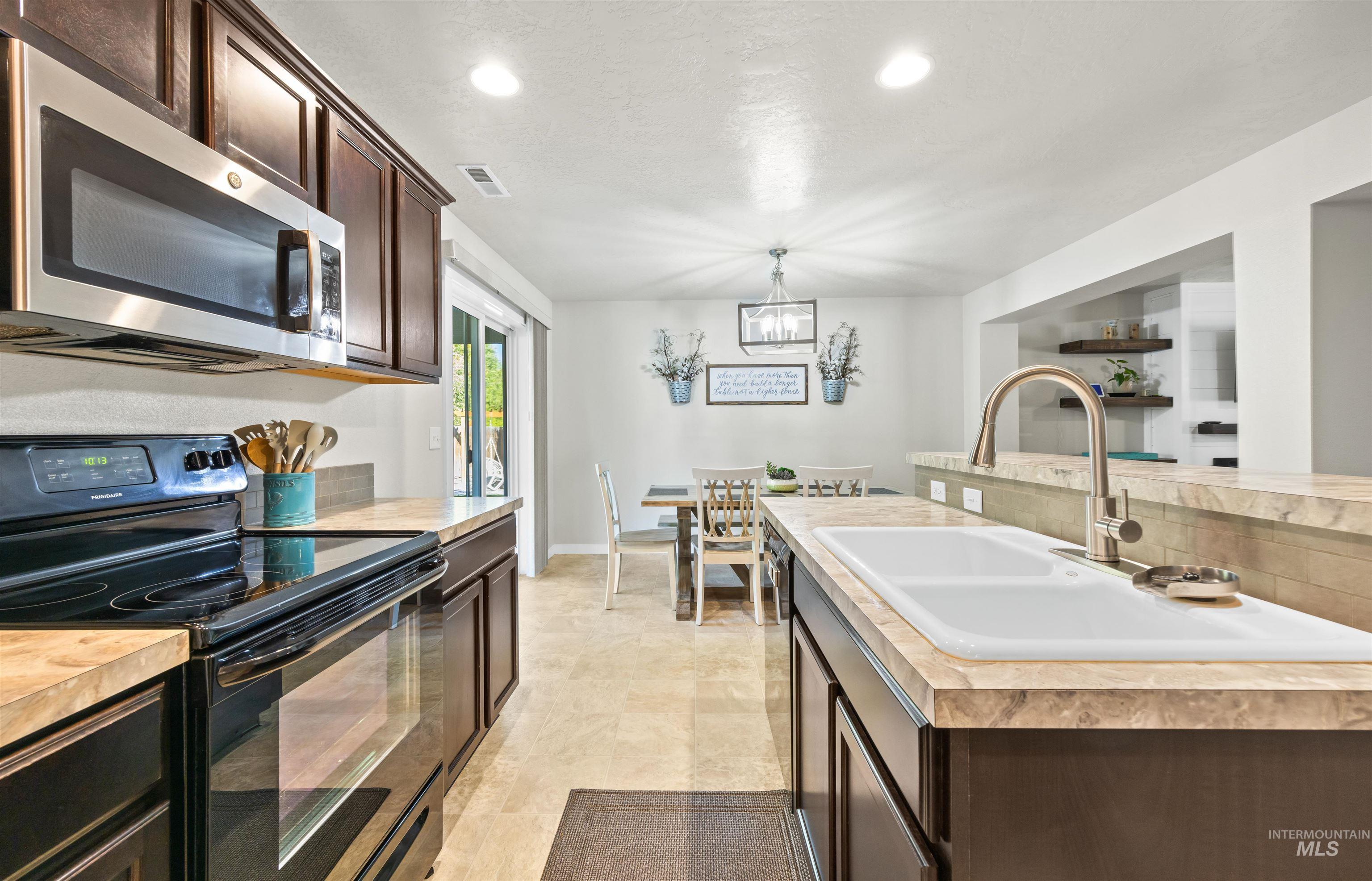 6877 S Cheshire Ave, Boise, Idaho 83709, 4 Bedrooms, 2.5 Bathrooms, Residential For Sale, Price $539,900, 98925434