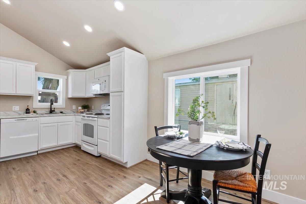 219 Buena Vista Street, Twin Falls, Idaho 83301, 2 Bedrooms, 2 Bathrooms, Residential For Sale, Price $279,000, 98925436