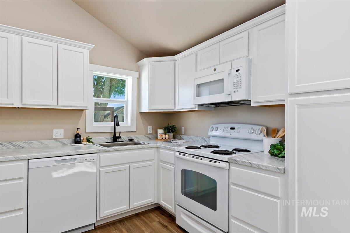 219 Buena Vista Street, Twin Falls, Idaho 83301, 2 Bedrooms, 2 Bathrooms, Residential For Sale, Price $279,000, 98925436