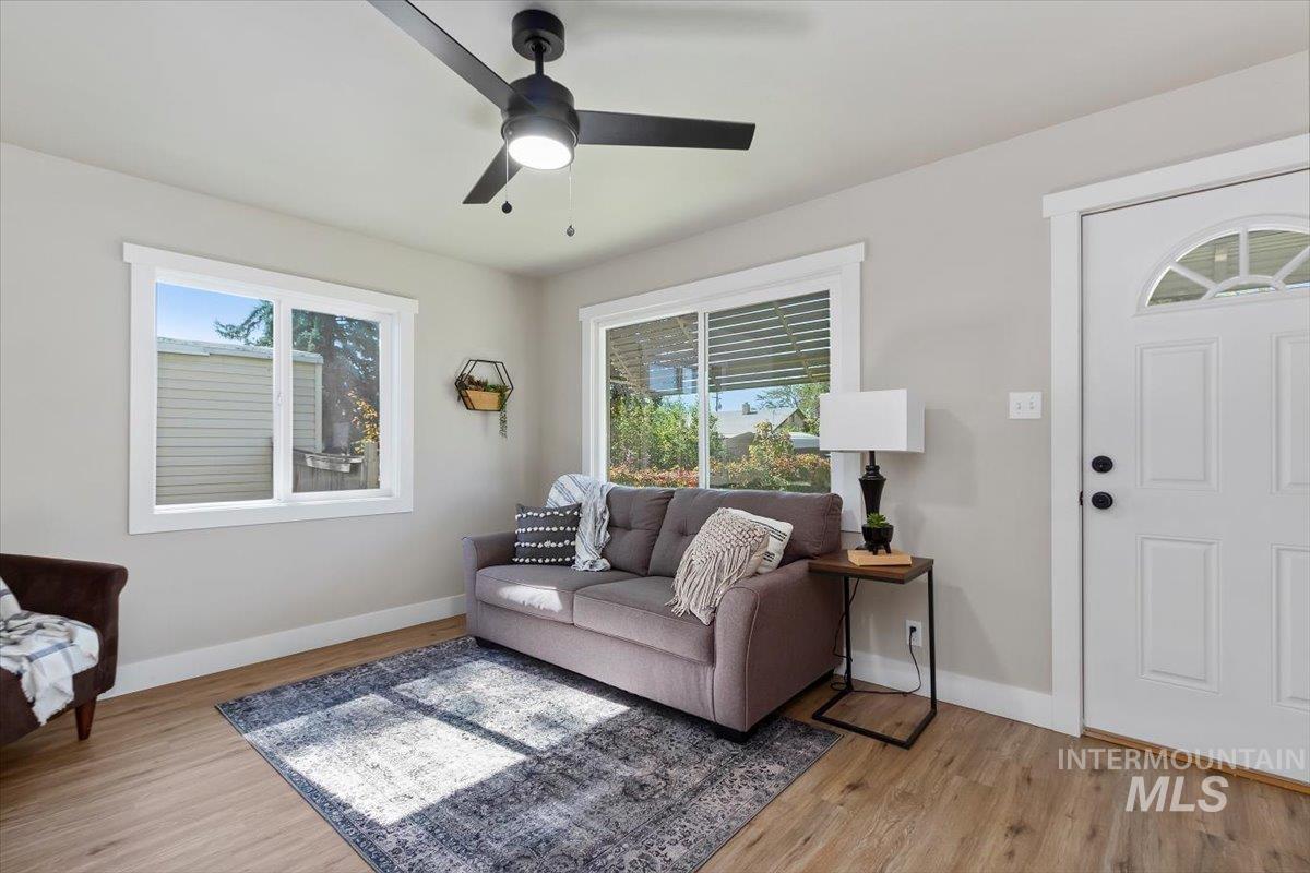 219 Buena Vista Street, Twin Falls, Idaho 83301, 2 Bedrooms, 2 Bathrooms, Residential For Sale, Price $279,000, 98925436