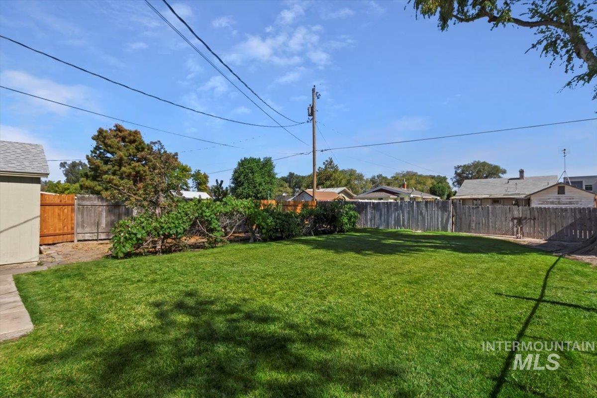 219 Buena Vista Street, Twin Falls, Idaho 83301, 2 Bedrooms, 2 Bathrooms, Residential For Sale, Price $279,000, 98925436