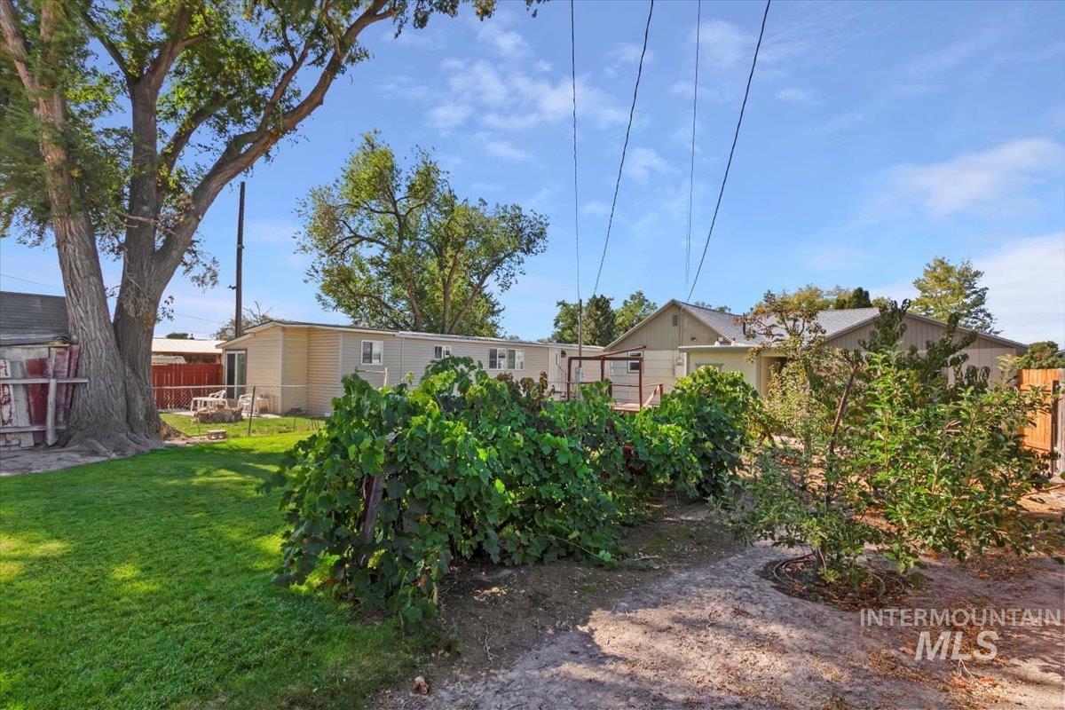 219 Buena Vista Street, Twin Falls, Idaho 83301, 2 Bedrooms, 2 Bathrooms, Residential For Sale, Price $279,000, 98925436
