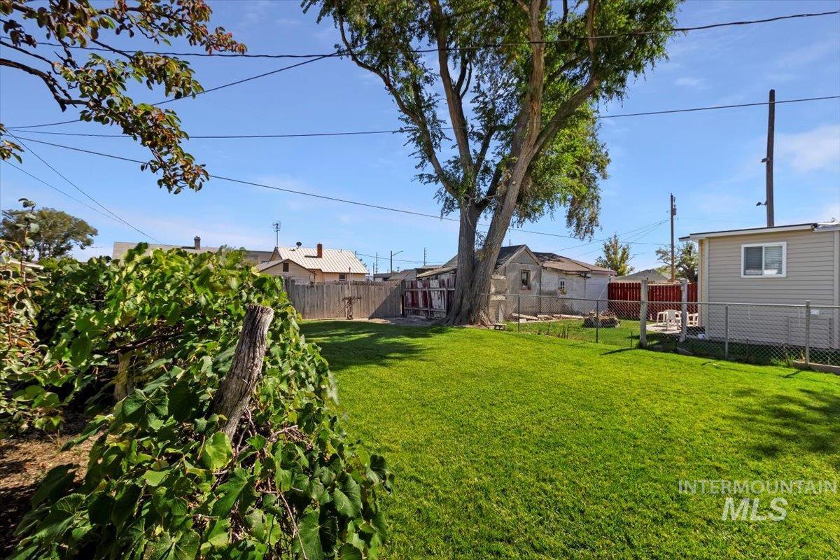 219 Buena Vista Street, Twin Falls, Idaho 83301, 2 Bedrooms, 2 Bathrooms, Residential For Sale, Price $279,000, 98925436