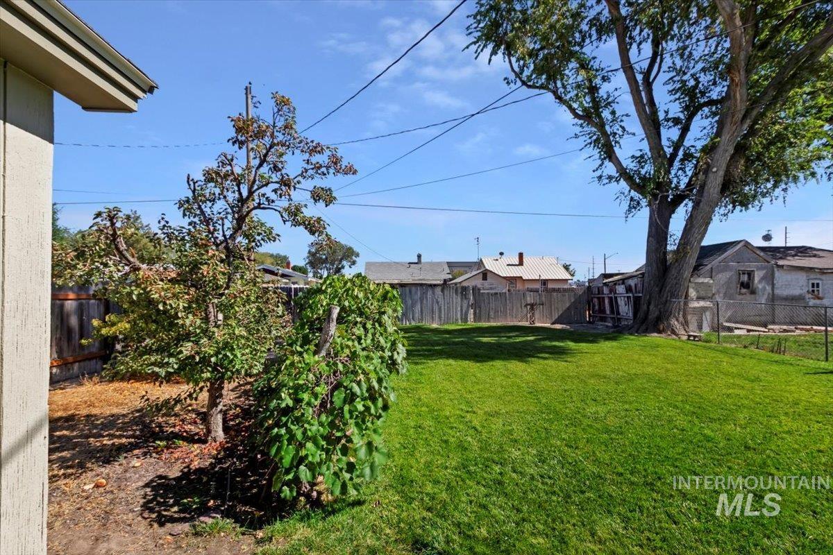 219 Buena Vista Street, Twin Falls, Idaho 83301, 2 Bedrooms, 2 Bathrooms, Residential For Sale, Price $279,000, 98925436
