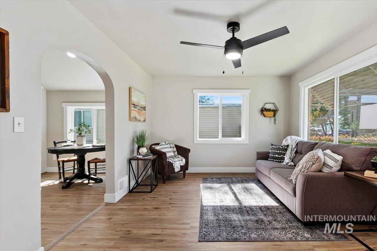219 Buena Vista Street, Twin Falls, Idaho 83301, 2 Bedrooms, 2 Bathrooms, Residential For Sale, Price $279,000, 98925436