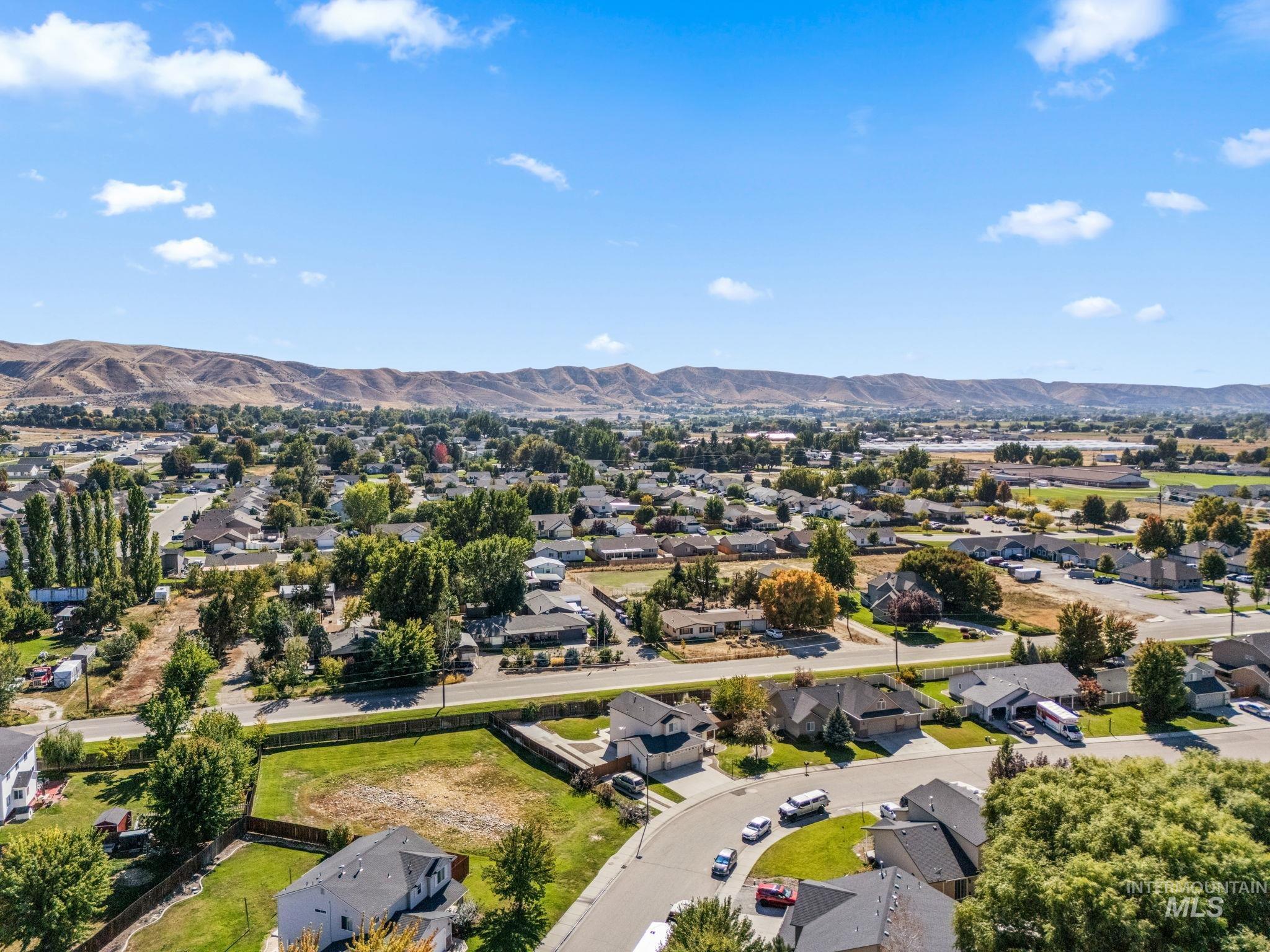 3013 Mimosa Ln, Emmett, Idaho 83617, 3 Bedrooms, 2 Bathrooms, Residential For Sale, Price $359,900,MLS 98925443