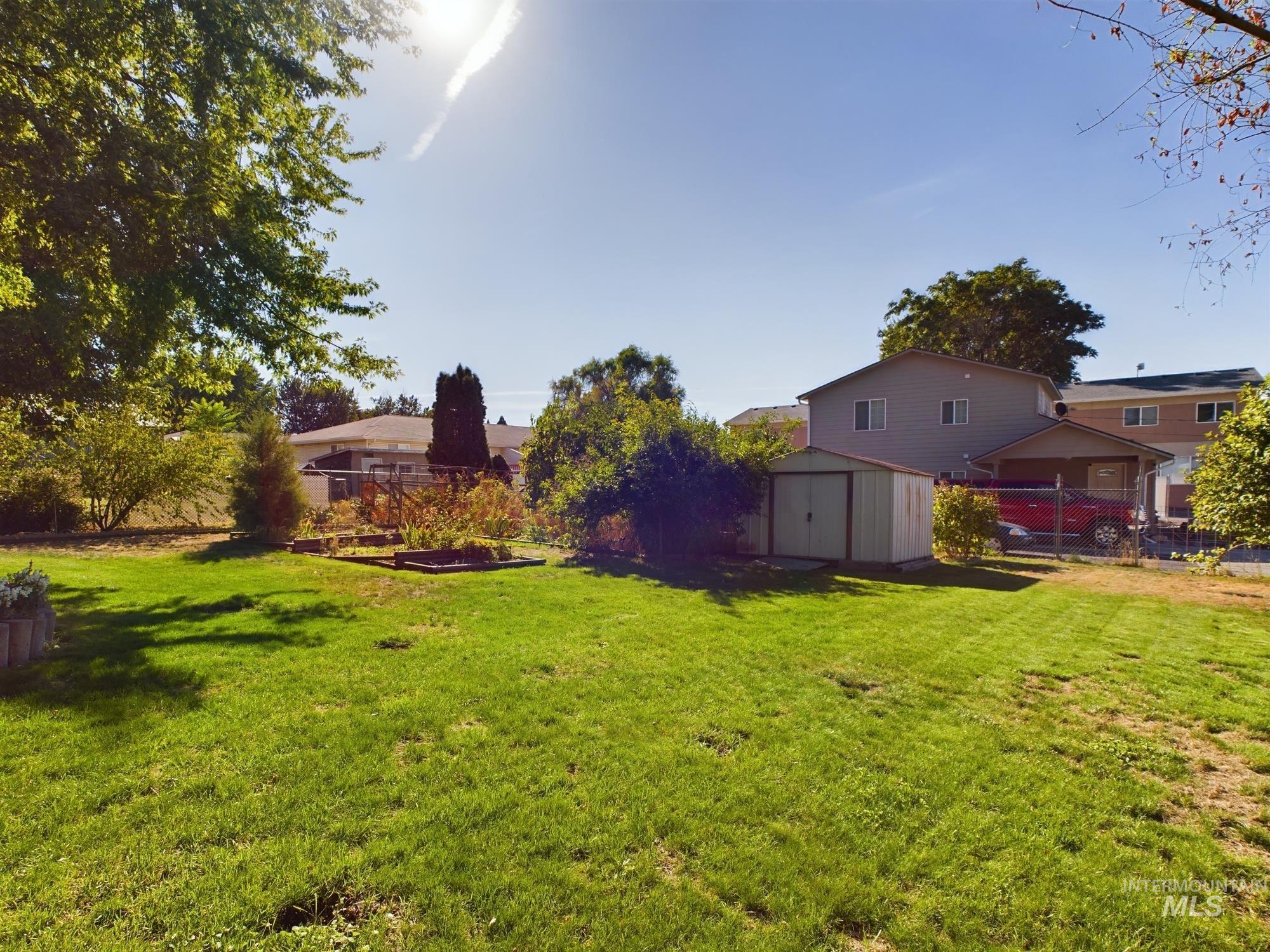 204 S Garden Court, Lewiston, Idaho 83501, 3 Bedrooms, 2 Bathrooms, Residential For Sale, Price $247,000,MLS 98925447