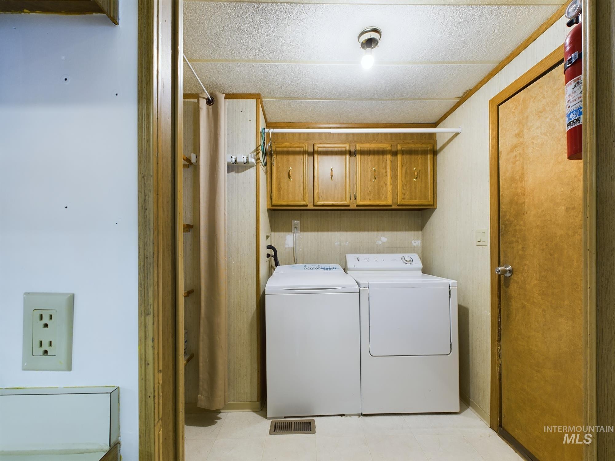 204 S Garden Court, Lewiston, Idaho 83501, 3 Bedrooms, 2 Bathrooms, Residential For Sale, Price $247,000, 98925447