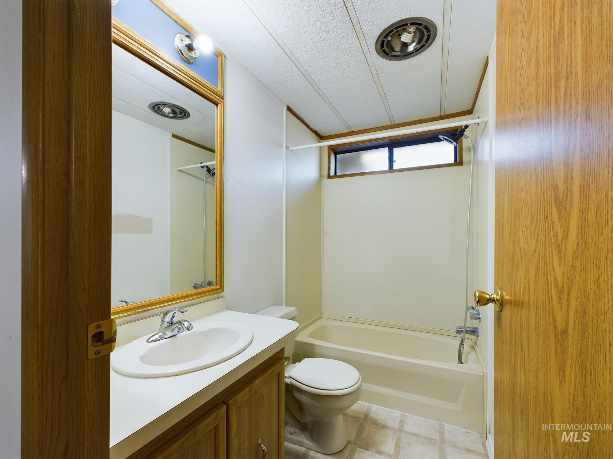 204 S Garden Court, Lewiston, Idaho 83501, 3 Bedrooms, 2 Bathrooms, Residential For Sale, Price $247,000, 98925447
