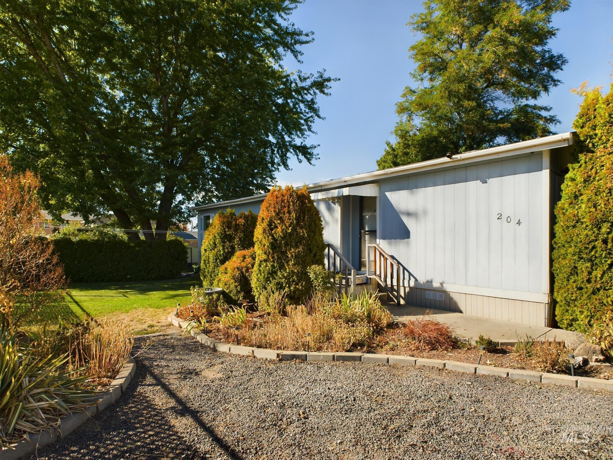 204 S Garden Court, Lewiston, Idaho 83501, 3 Bedrooms, 2 Bathrooms, Residential For Sale, Price $247,000, 98925447