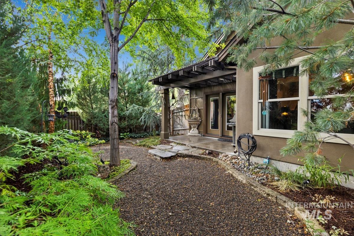2294 S Gekeler Ln, Boise, Idaho 83706, 3 Bedrooms, 2.5 Bathrooms, Residential Income For Sale, Price $549,900, 98925455
