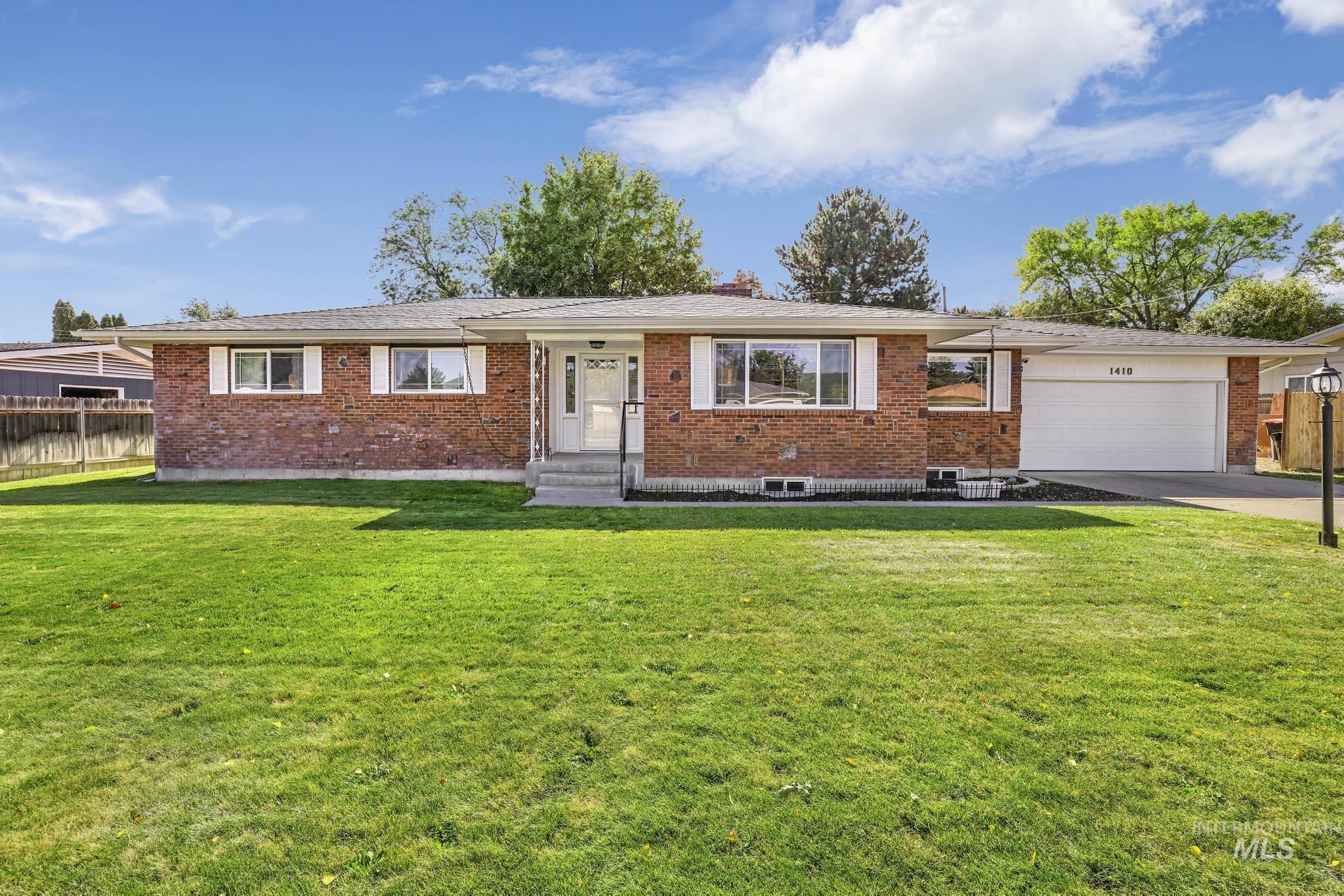 1410 Evergreen Dr, Twin Falls, Idaho 83301, 5 Bedrooms, 3 Bathrooms, Residential For Sale, Price $395,000, 98925461