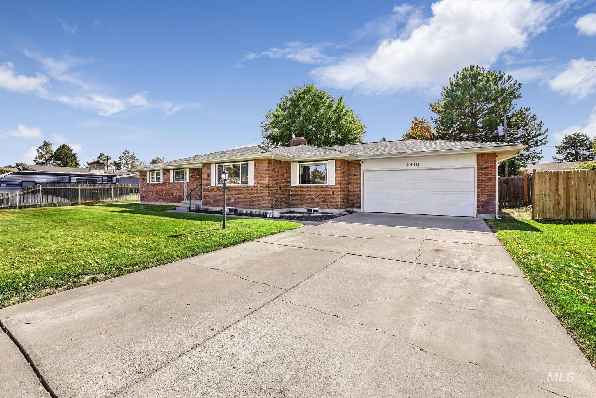 1410 Evergreen Dr, Twin Falls, Idaho 83301, 5 Bedrooms, 3 Bathrooms, Residential For Sale, Price $395,000, 98925461