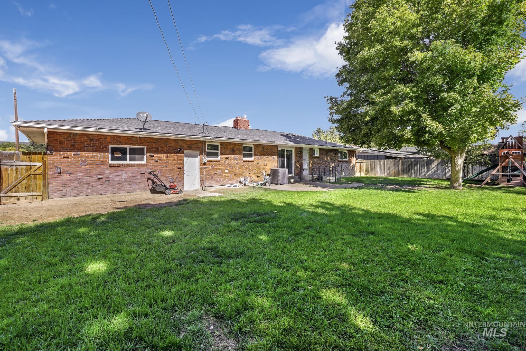 1410 Evergreen Dr, Twin Falls, Idaho 83301, 5 Bedrooms, 3 Bathrooms, Residential For Sale, Price $395,000, 98925461