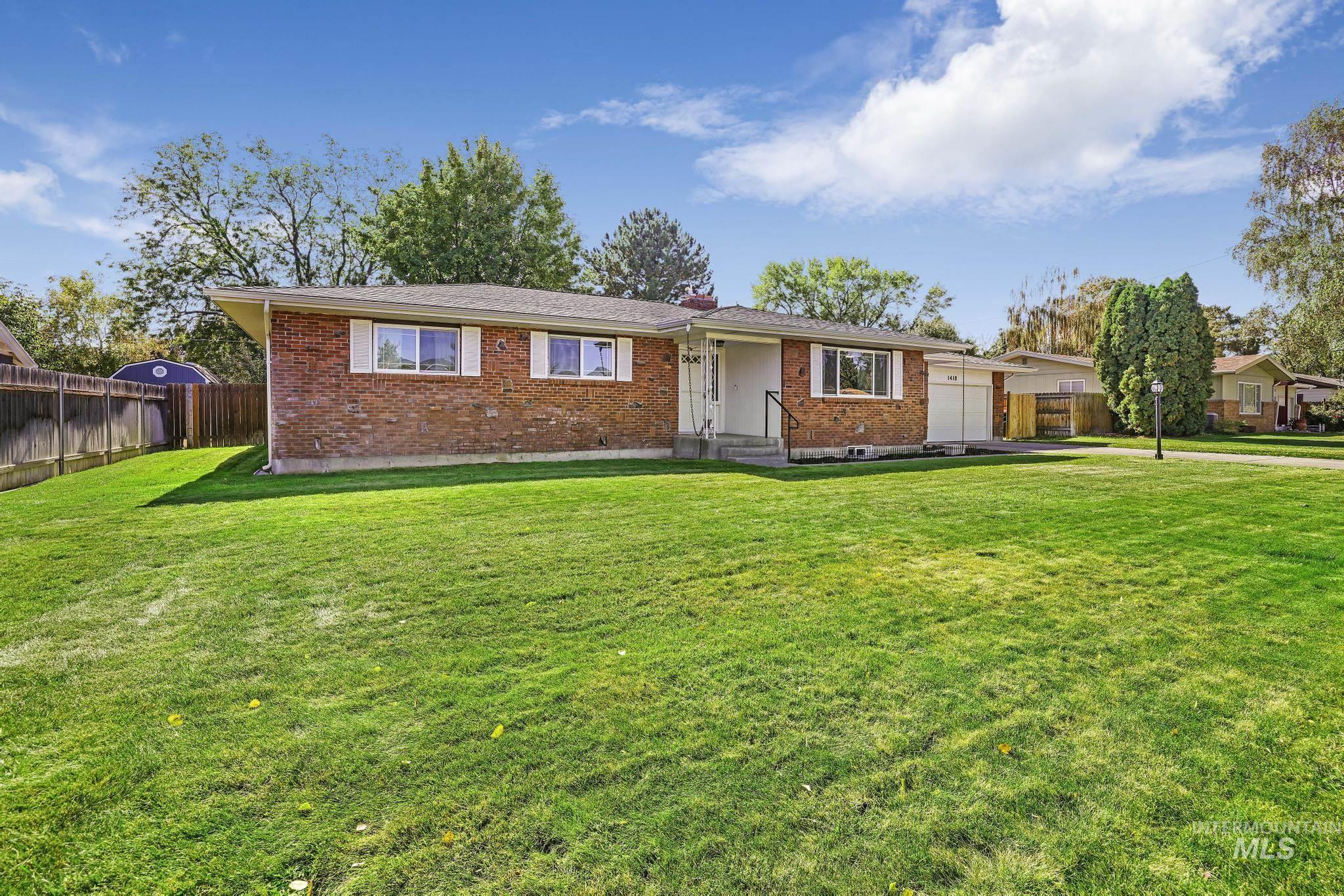 1410 Evergreen Dr, Twin Falls, Idaho 83301, 5 Bedrooms, 3 Bathrooms, Residential For Sale, Price $395,000, 98925461